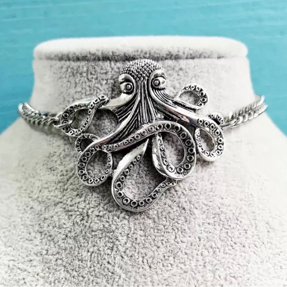 OCTOPUS SILVER COLLAR NECKLACE